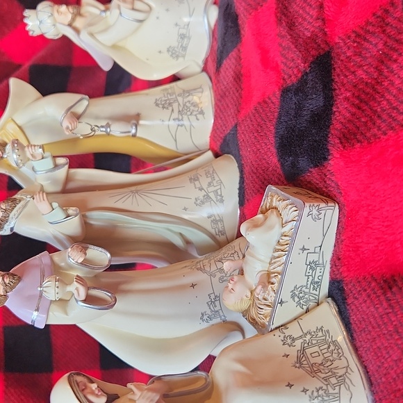 Hawthorne  Village, Christmas Holiday, Off-White Nativity Scene Set Decoration - Picture 7 of 16